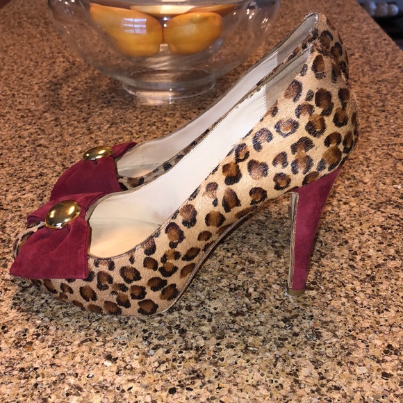 Butter stiletto leopard heels,4 inches. Sz 7 - Picture 2 of 7